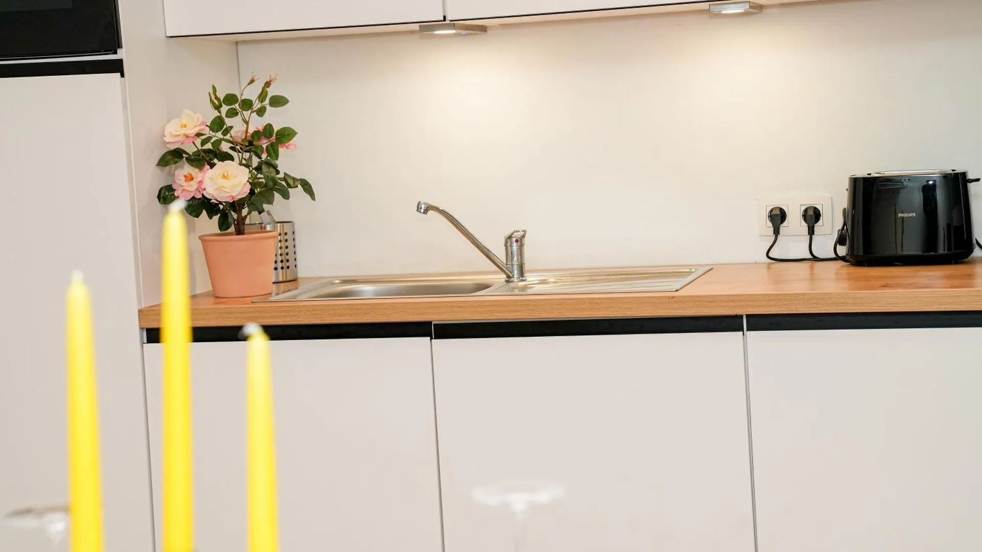Friendly 1Br & 1Lr Apt, 15 Min Walk To City Center Gent 0*,