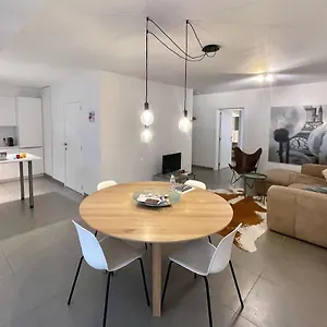 With Free Covered Parking - Center Apartment