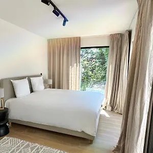 Luxury With Cosy Garden! Apartment