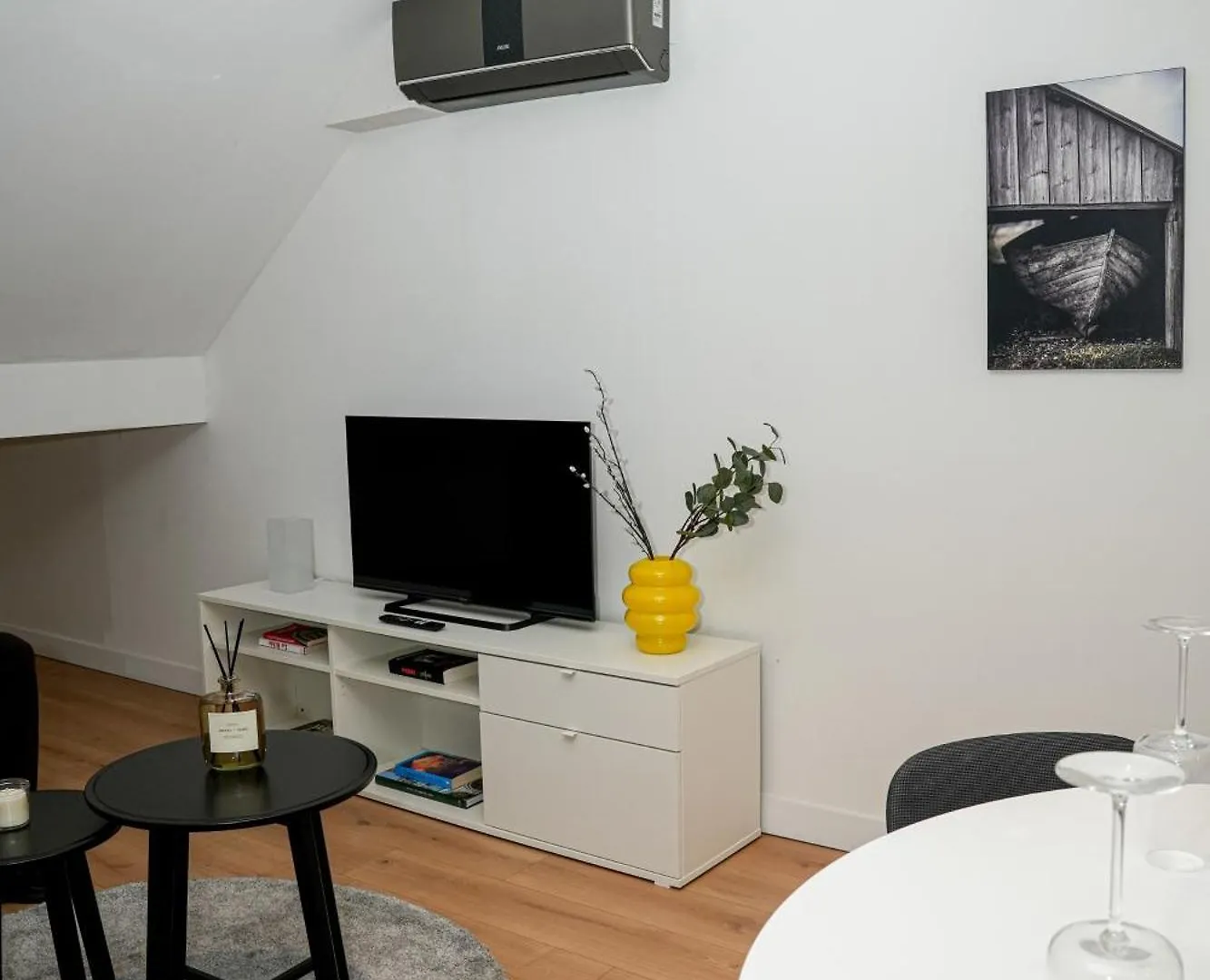 Friendly 1Br & 1Lr Apt, 15 Min Walk To City Center Ghent Apartment