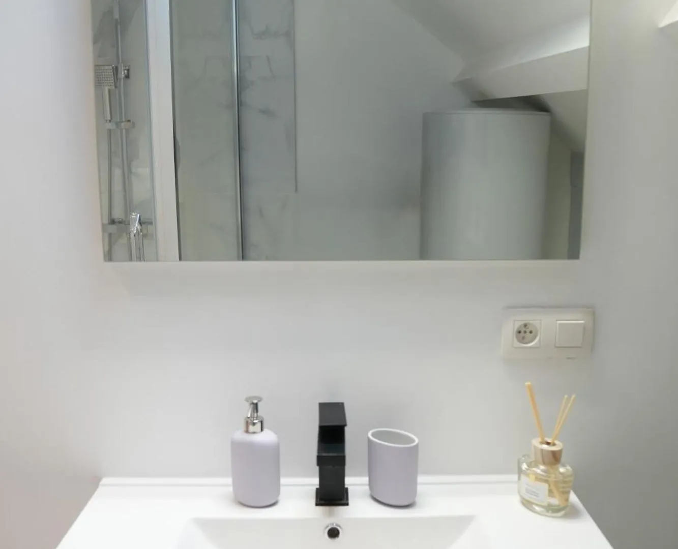 Apartment Friendly 1Br & 1Lr Apt, 15 Min Walk To City Center Ghent Belgium