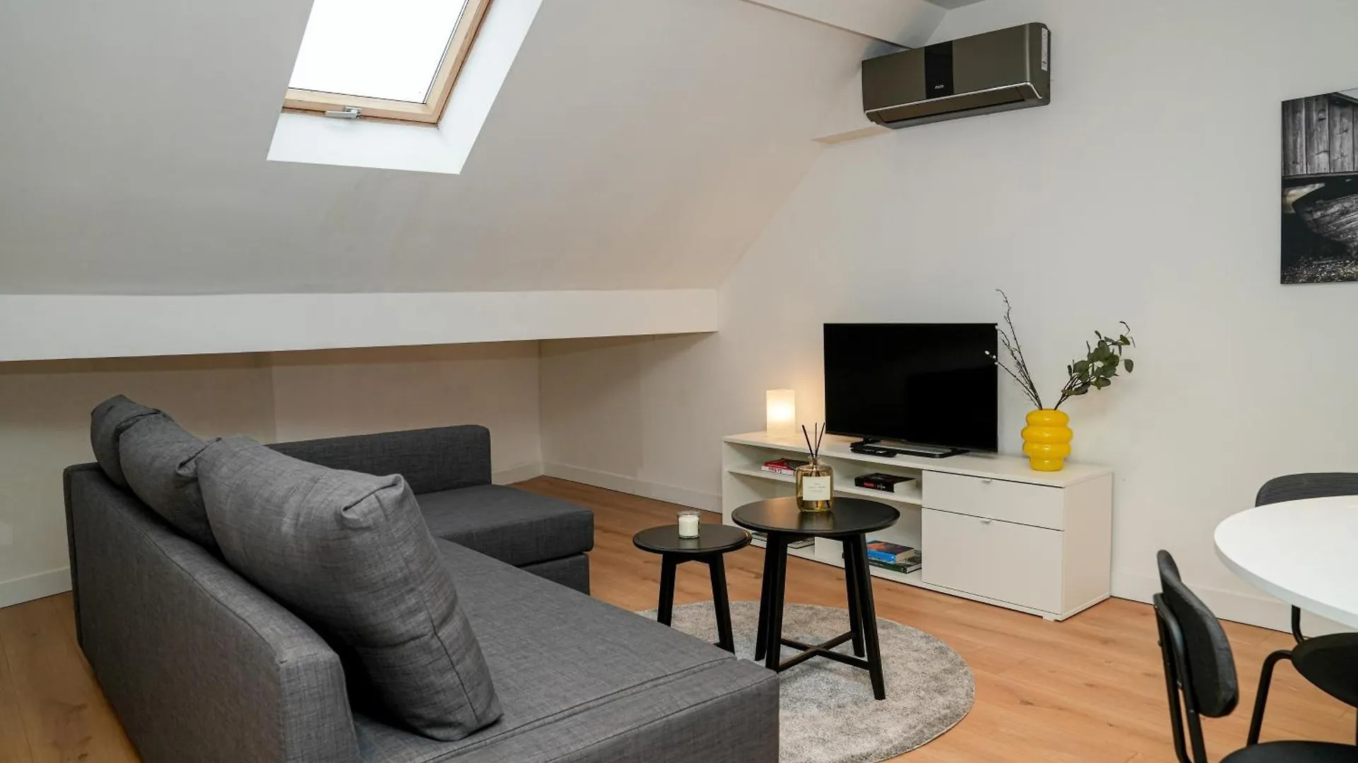 Friendly 1Br & 1Lr Apt, 15 Min Walk To City Center Ghent Apartment