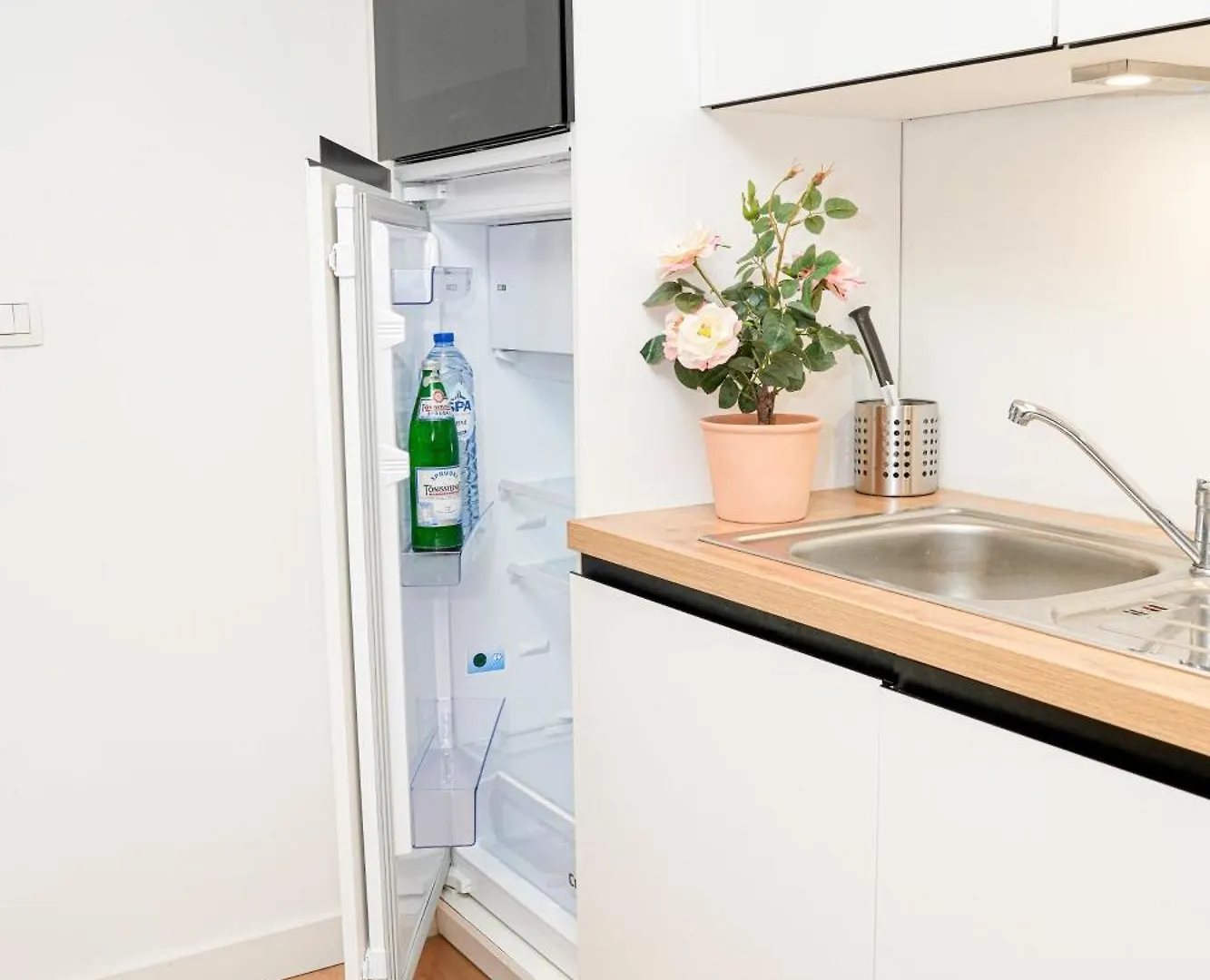 Apartment Friendly 1Br & 1Lr Apt, 15 Min Walk To City Center Ghent Belgium